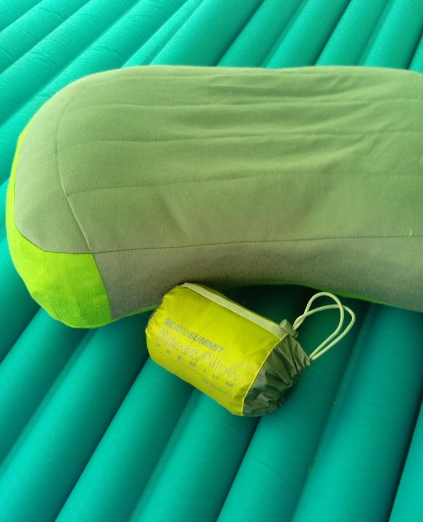 充氣地墊及露營吹氣枕頭