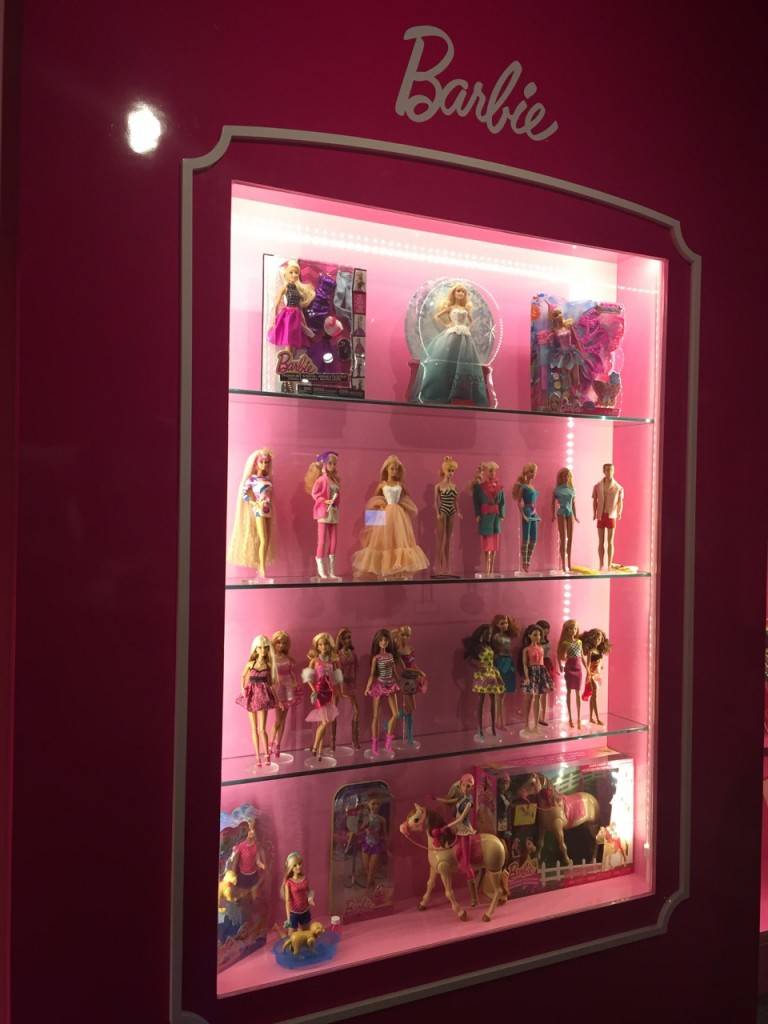 我的小朋友最沒有興趣的部份便是Barbie了，全都是小女孩入去看。