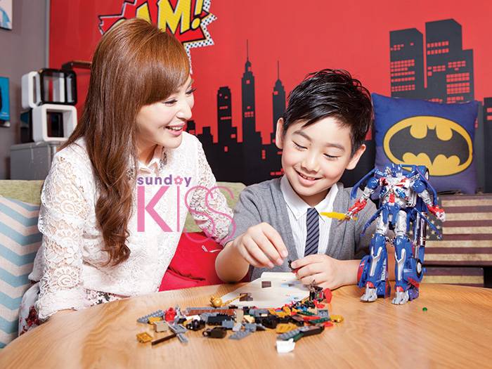 羅霖 拍攝當日子晉帶同最心愛的模型及Lego，Candy笑說為了陪囝囝玩，對模型都有深入研究。