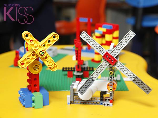 智能遊戲 砌Lego可訓練孩子對顏色、圖像的觸覺，也能加強記憶、溝通和表達技巧。