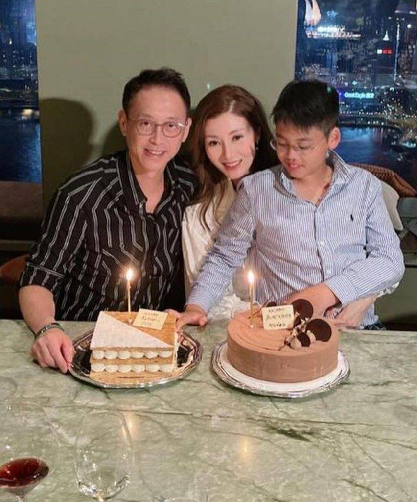 李嘉欣 李嘉欣 51歲生日，昨日21日）於社交平台分享一家三口慶祝的照片
