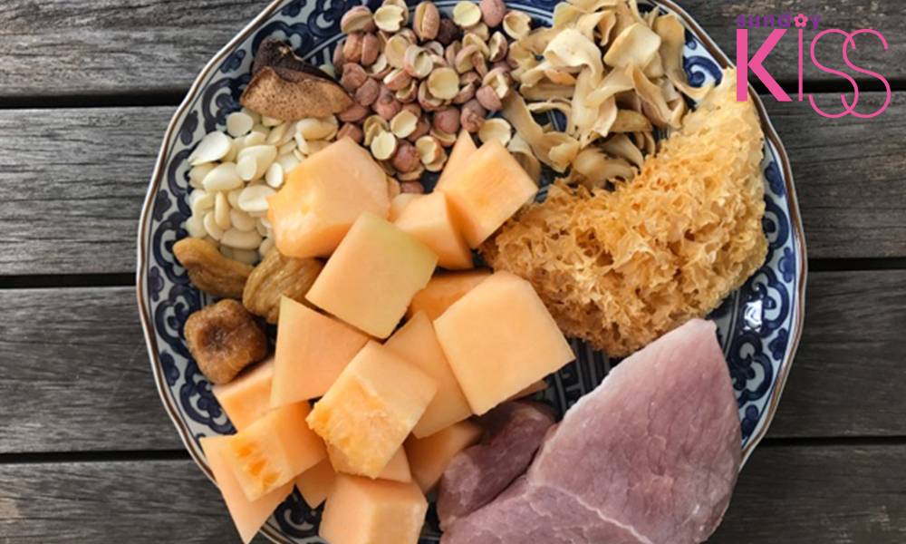 雪耳蓮子百合瘦肉哈蜜瓜湯｜滋陰養顏、化痰止咳的合家湯水！