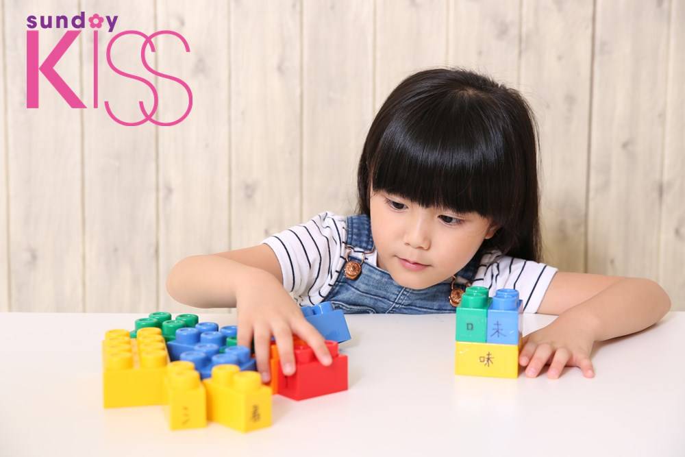 幼兒遊戲 小朋友邊拼砌積木，邊學中文字，大大提升趣味。