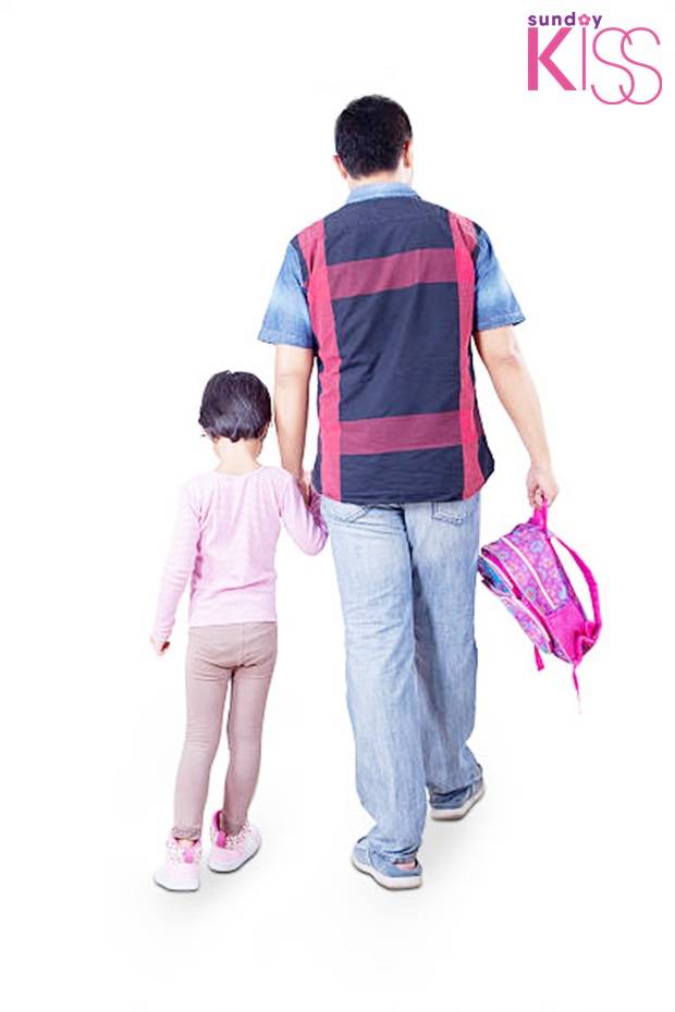 自理力 爸媽或外傭時刻為孩子拿書包，事事寵愛錯失了孩子自理的訓練。