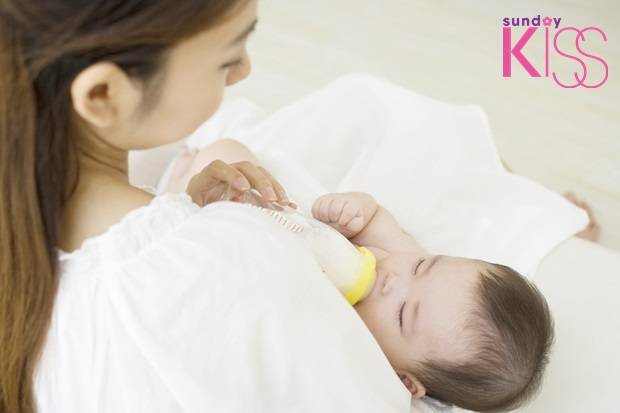 嬰兒睡眠 晚上餵奶時，不應該跟寶寶說太多話