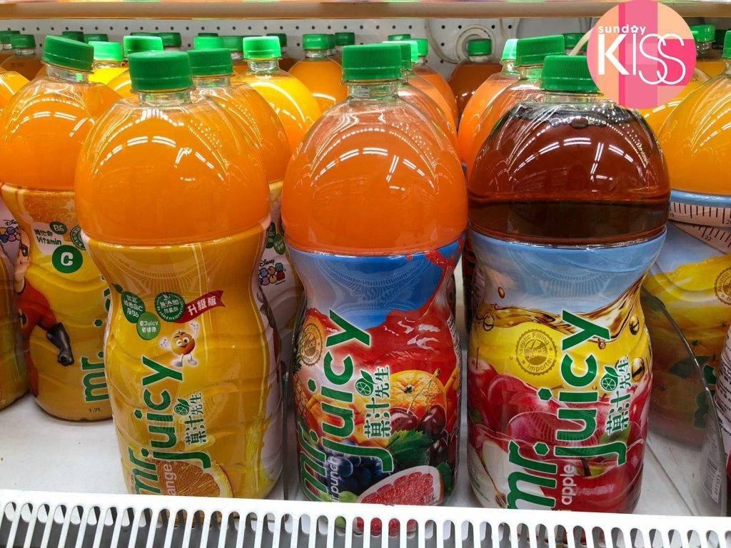 色素 左起）菓汁先生橙汁飲品、雜果賓治飲品、富士蘋果汁飲品