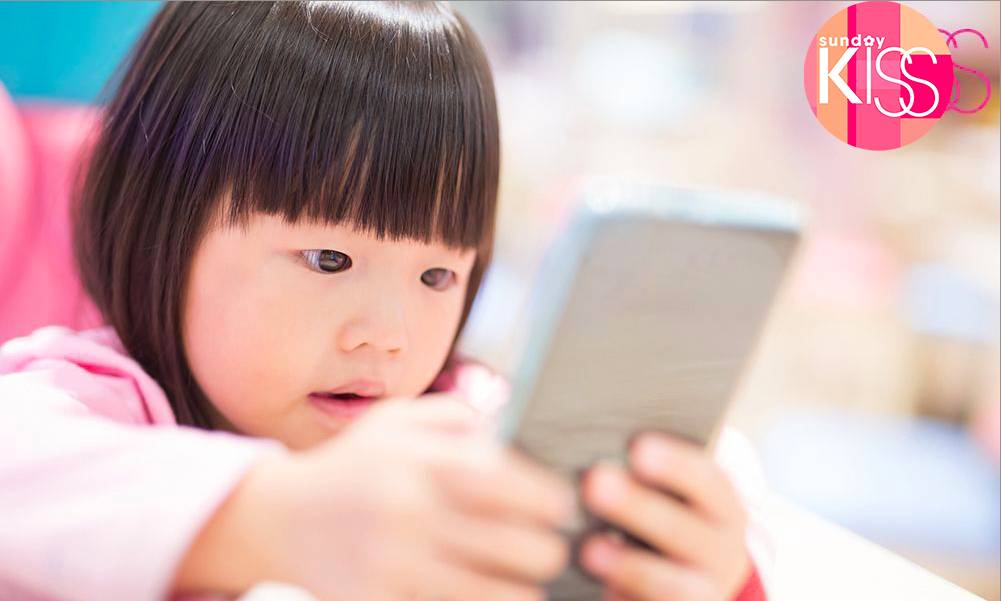 電子產品 年僅兩歲到五歲的孩童只可有一小時的電子屏幕時間。而五歲以上的孩童則可容許每日兩小時的屏幕時間