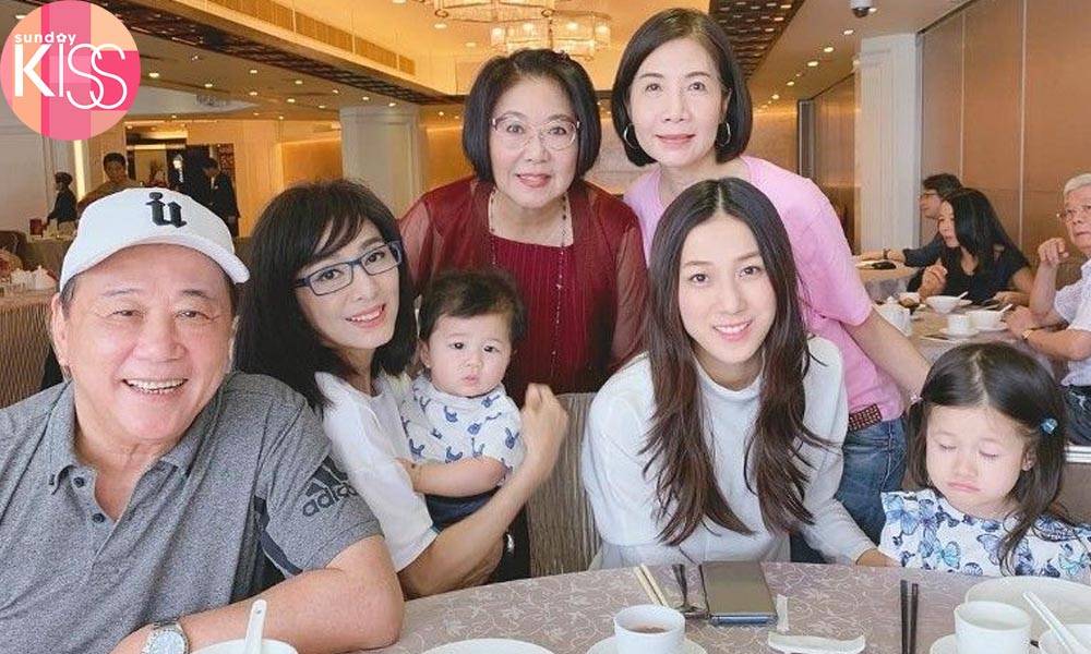 經典《溏心風暴》再合體 鍾嘉欣帶仔女見唐家長輩