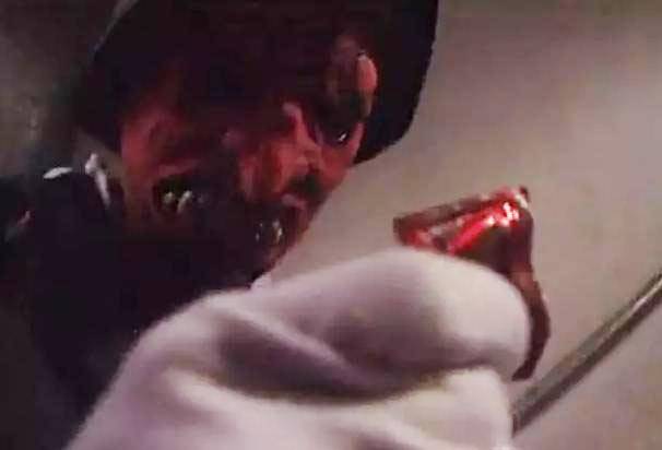 駱達華 「鮑國平」每次都會戴著恐怖面具犯案。