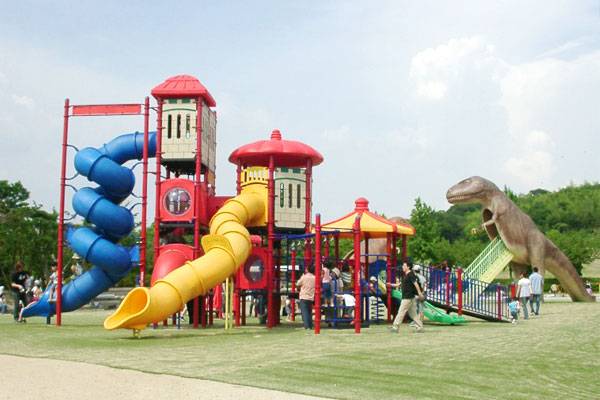 名古屋親子遊 大高綠地亦有遊樂設施。