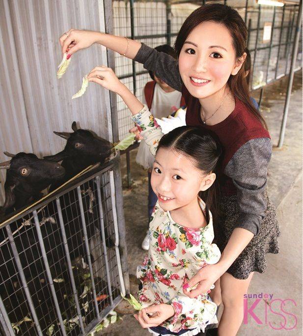香港動物園及親子農莊 餵羊仔