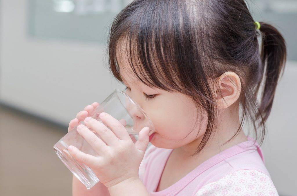 鼻塞 多喝溫開水，有助寶寶體內血液循環，幫助鼻涕變稀，容易清理。