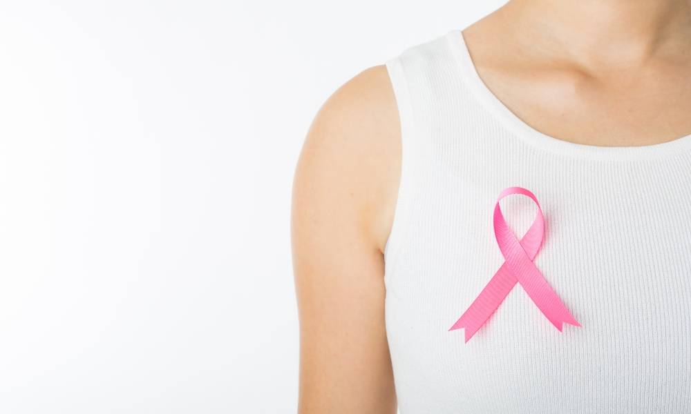乳癌檢查手觸難發現 醫生籲少熬夜降風險｜附乳癌五大誤解