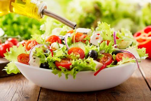食油 進食沙律等食物加入橄欖油，可增添果酸香味，對身體更健康