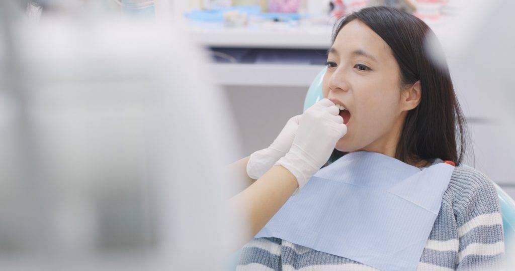例行洗牙最好延後，以防牙肉發炎、細菌入血。