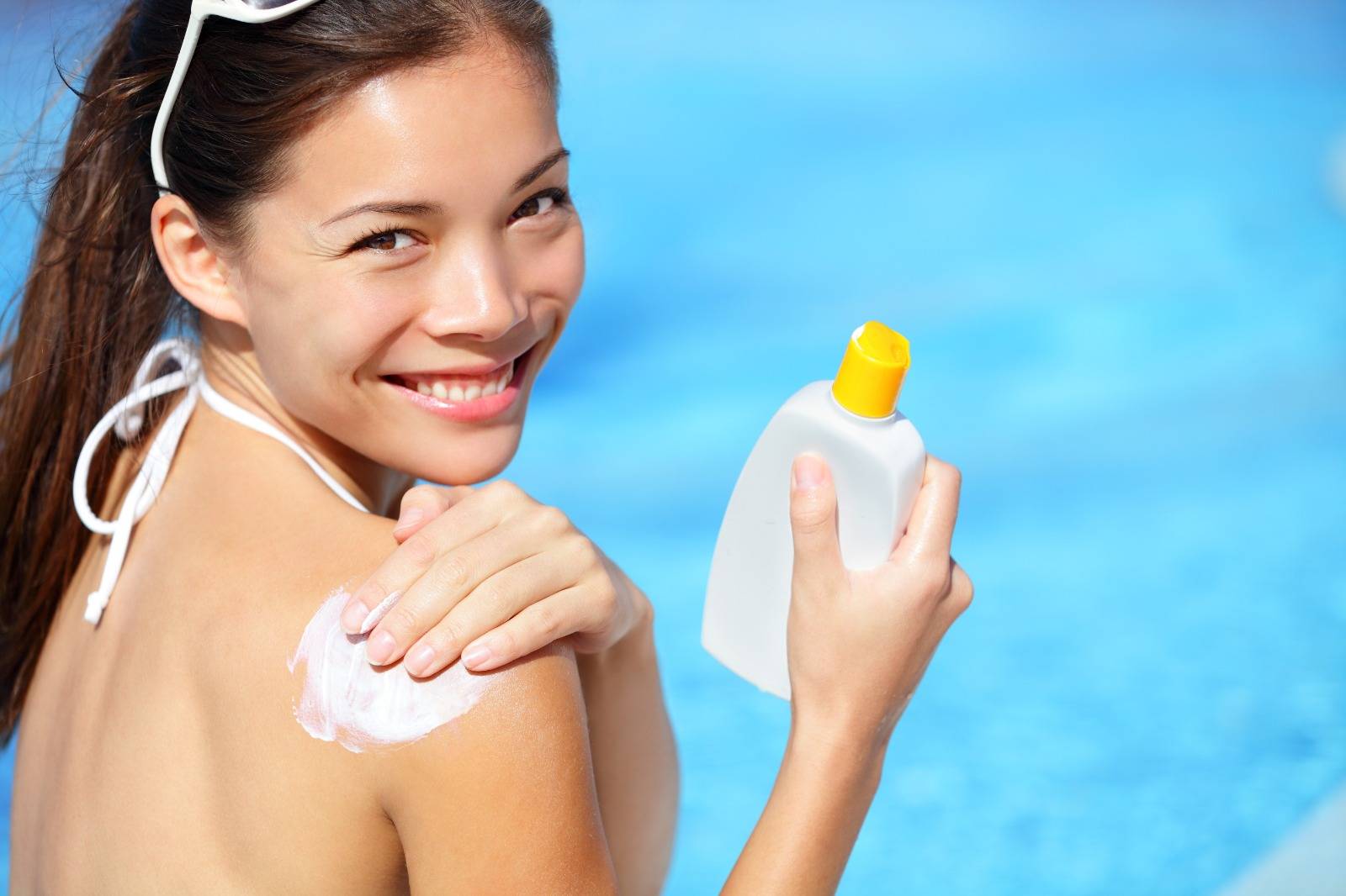 皮膚癌 市民應採用防曬指數最 少為SPF15及PA++的產品，並須在曬太陽前30分鐘塗抹。