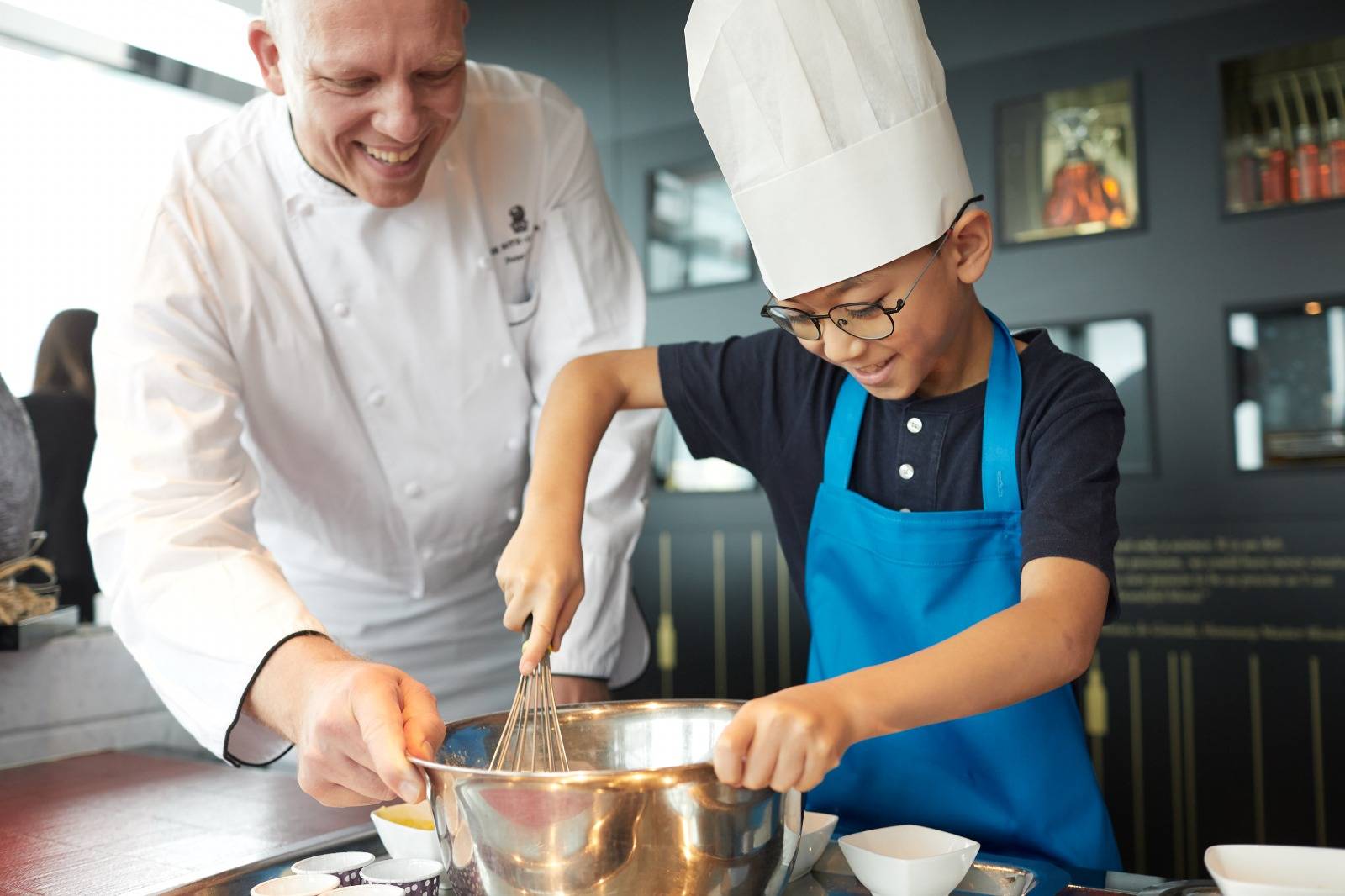 暑期班 由酒店專業廚師團隊設計及親自授課，兒童把酒店水準的甜品、美食帶回家。