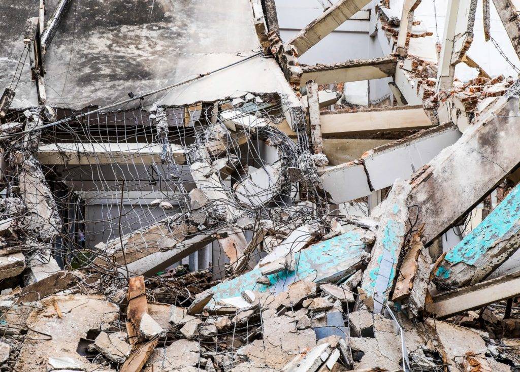 黎巴嫩 救援隊使用音頻檢測設備，檢測瓦礫下有微弱的心跳，大約每分鐘18次心跳聲，顯示有人在廢墟下30天后仍然活著。
