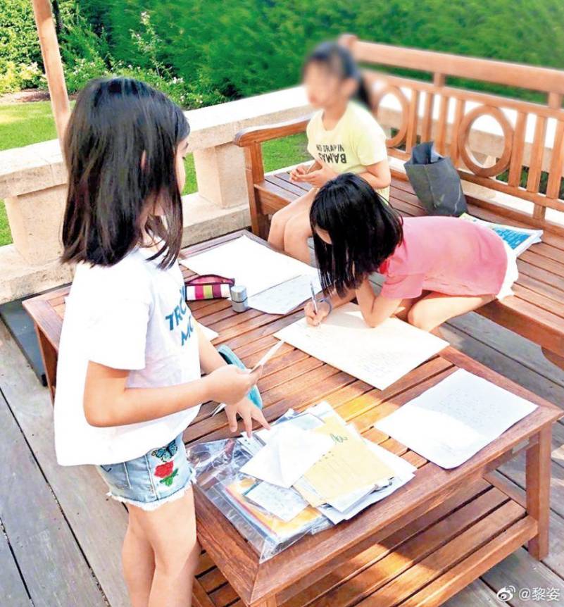 黎姿 在戶外的花園庭院 中，設有涼亭和戶 外木桌椅，可以供 囡囡們一邊做功課 一邊呼吸新鮮空氣。