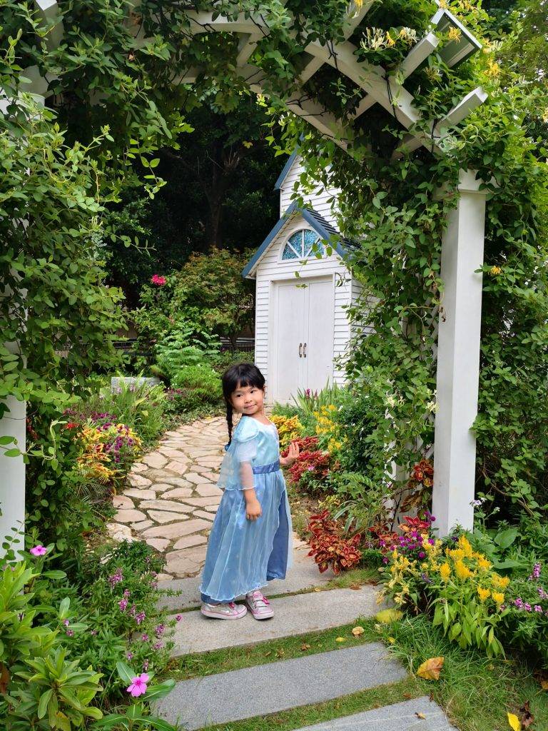 荔枝角公園 Blogger「Little twin stars龍鳳寶寶」的女兒扮Elsa到小花園打卡