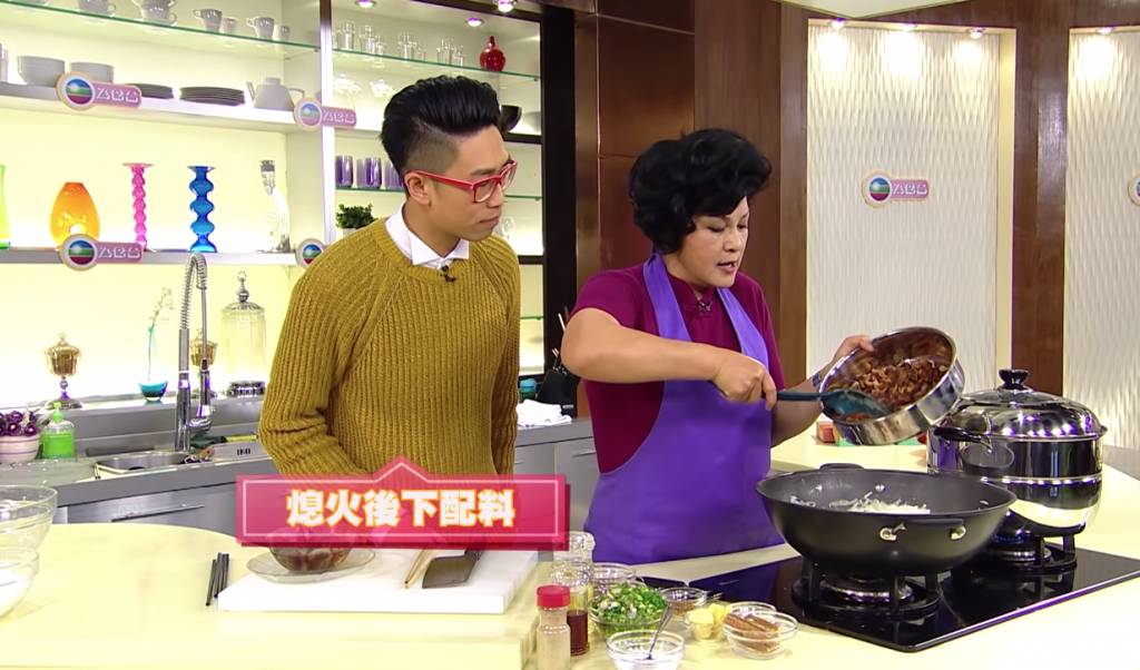蘿蔔糕食譜 汆水後關火，加入配料拌勻。圖片來源：TVB Big Big channel煮食節目《COOK》影片截圖
