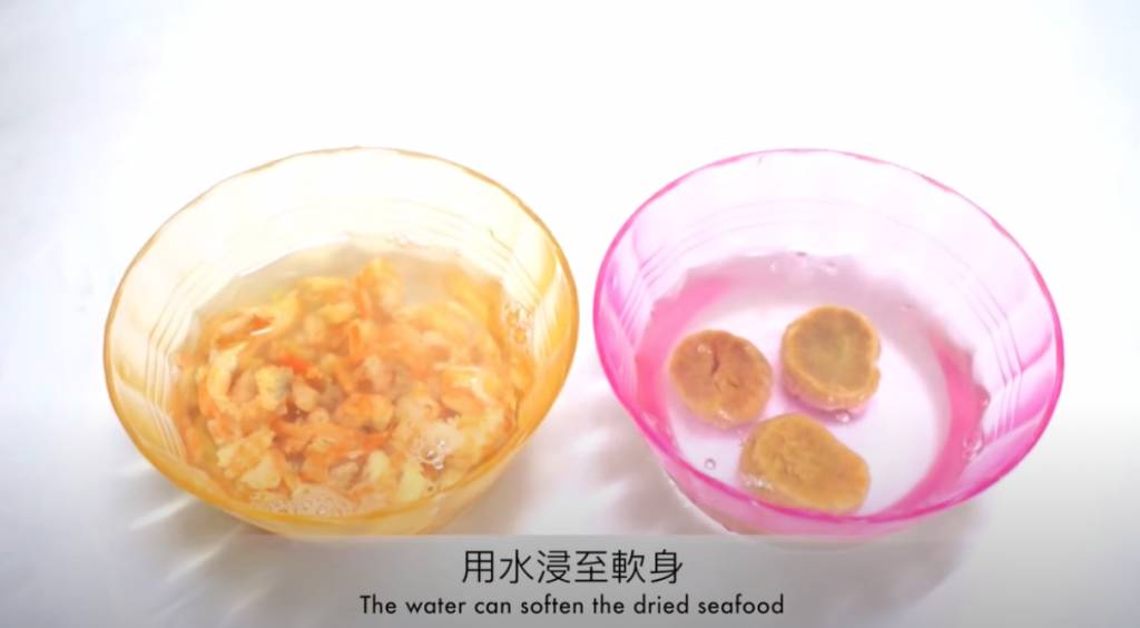 蘿蔔糕食譜 用水浸蝦米、瑤柱2至3小時，浸至軟身。