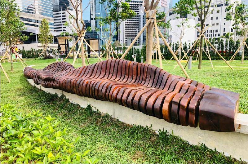 海濱長廊 香港木庫利用在颱風中倒塌的樹木而建造的「小島•小息」公共藝術座椅。
