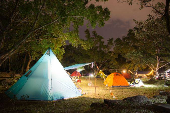 露營地點 入夜的露燈十分溫馨！圖片來源：小肥子星球