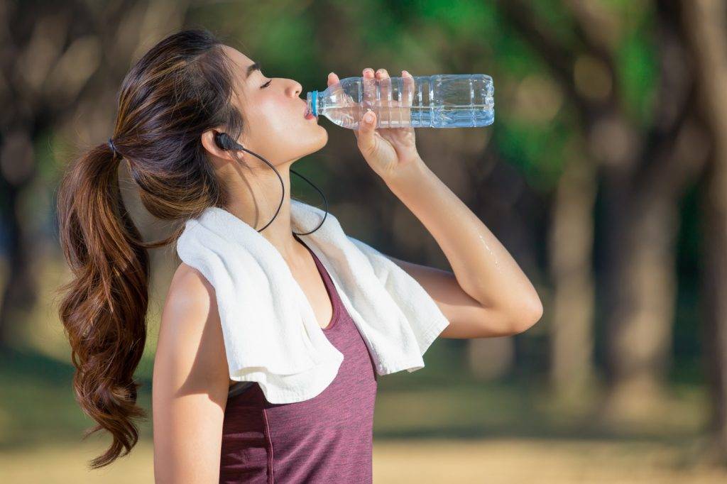 飲水 「8杯水減肥法」最早由德國科學家提出，講求飲水要定時，有規律。