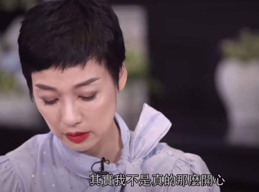 江美儀落淚剖白失婚之苦＋分手原因（圖片來源：TVB節目《東張西望》電視截圖）