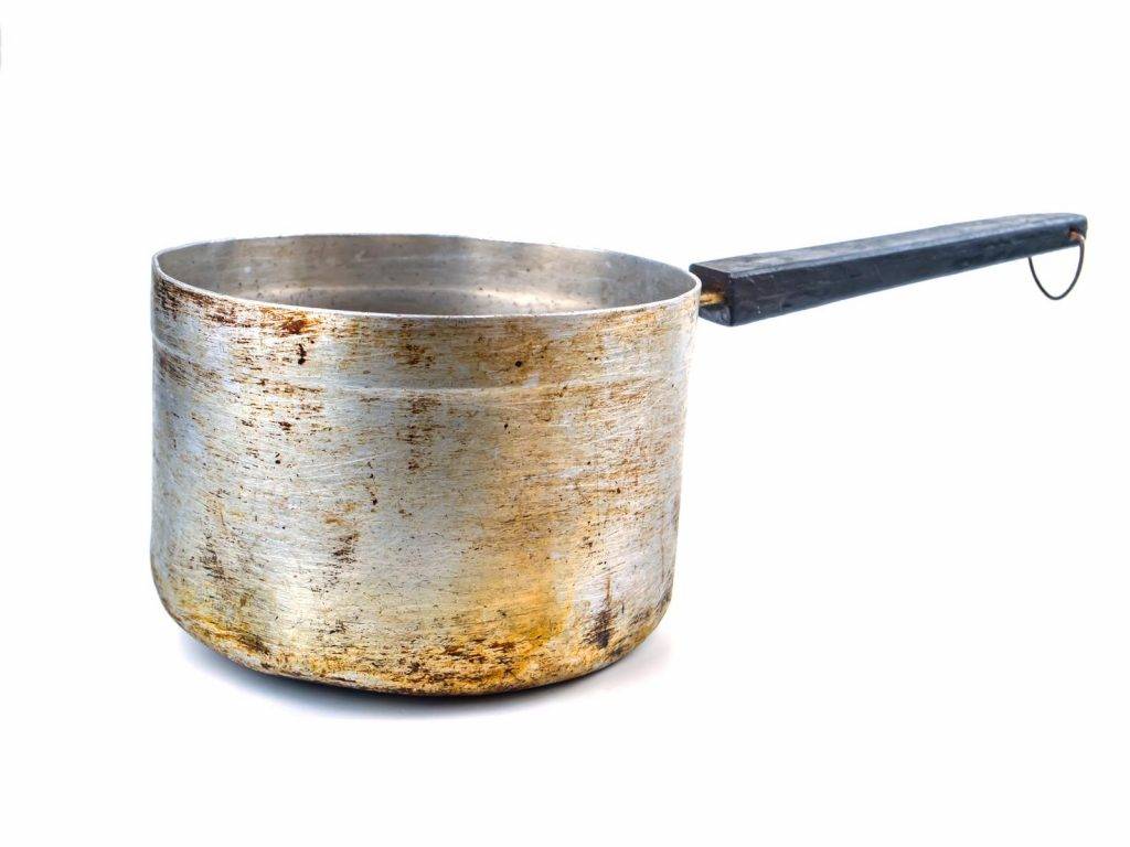 鋁鍋知多點：鋁鍋用得較久會變黑，專家指屬正常現象。