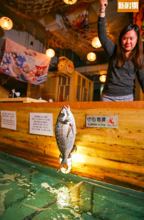 室內釣蝦場 設有兩個海水魚池，客人可以即場釣魚來吃，再配以自選的烹煮方式，如刺身、壽司、炸等