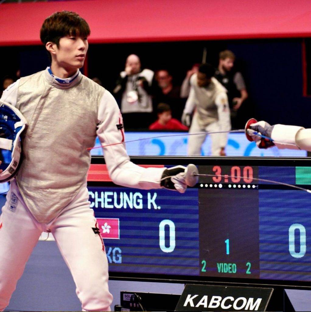 張家朗 現年24歲張家朗在體育界其實早有名聲，號稱「少年劍神」，今屆奧運是他二度踏上奧運舞台，但早在2016年便拿下亞洲花劍冠軍頭銜，成香港歷來首位個人亞洲賽冠軍得主。