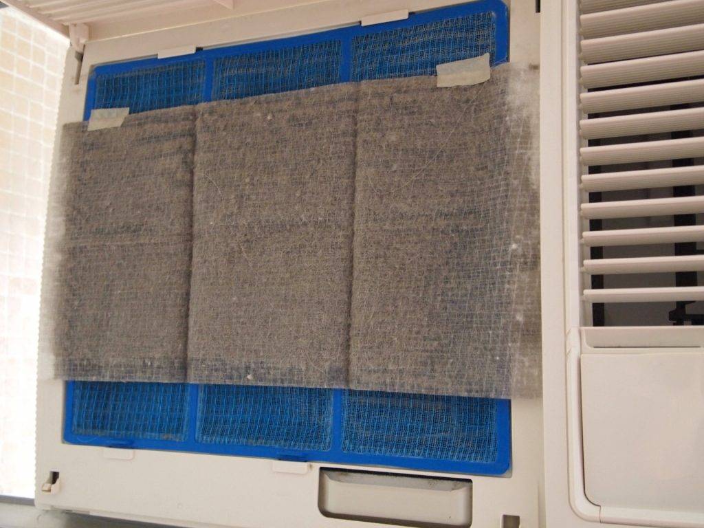 冷氣機慳電 約2個月時間，隔塵網便會出現一層厚厚的灰塵。