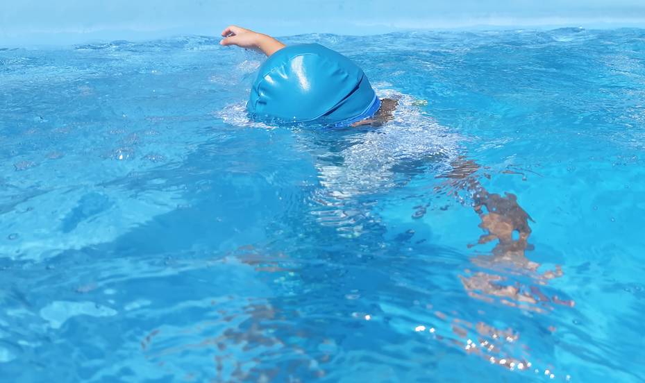 5歲男童於Staycation酒店泳池遇溺掙扎；示意圖