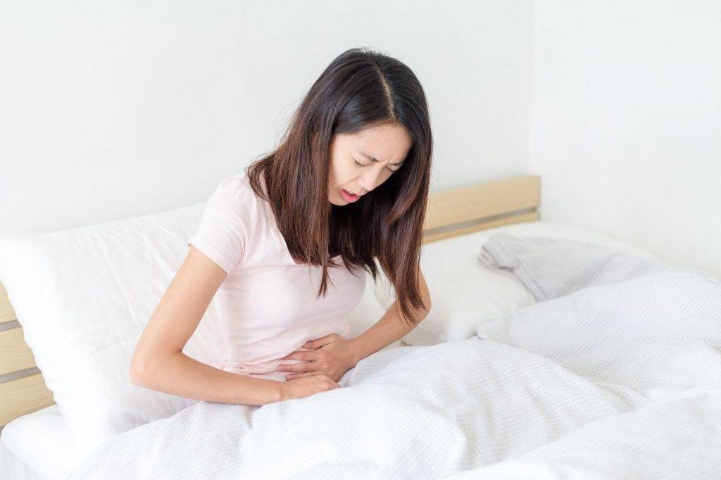胃潰瘍患者可能會出現上腹位置感到絞痛或灼痛的情況