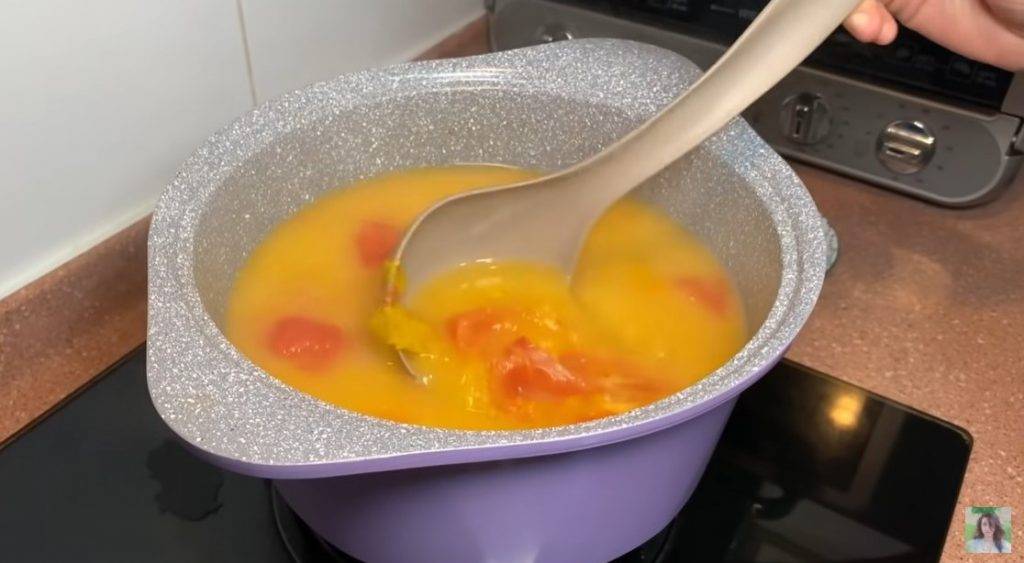 蕃茄南瓜魚湯食譜 加入適量鹽調味。