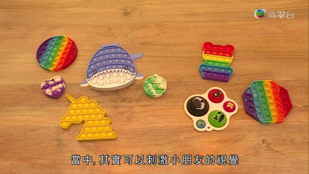 彩虹矽膠板 彩虹矽膠板可用來減壓，簡單易玩，可以無意識地玩，而且輕巧，可以隨時隨地玩。