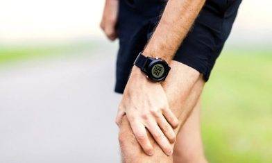 膝蓋痛原因＋治療方法︱膝關節退化一定要做手術？一種常見護膚物質幫到手！