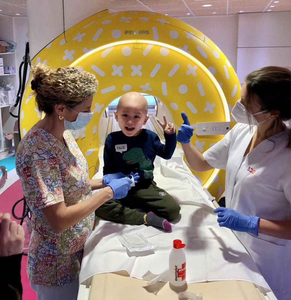 髓母細胞瘤 Sheldon抵達西班牙的醫院