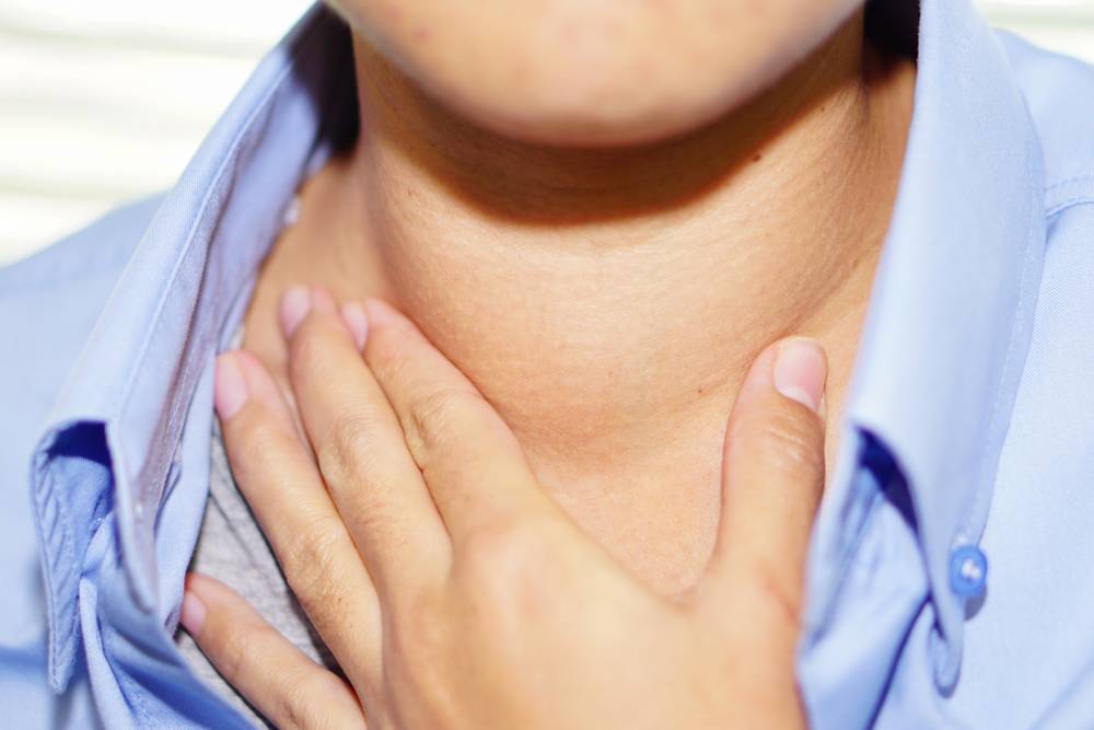 甲狀腺機能亢進患者有機會出現頸部腫脹症狀（圖片來源：shutterstock）