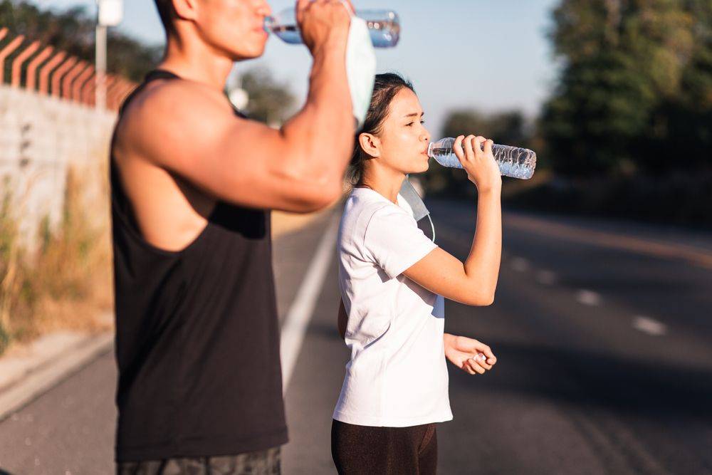 多喝水有助排便（圖片來源：Shutterstock）