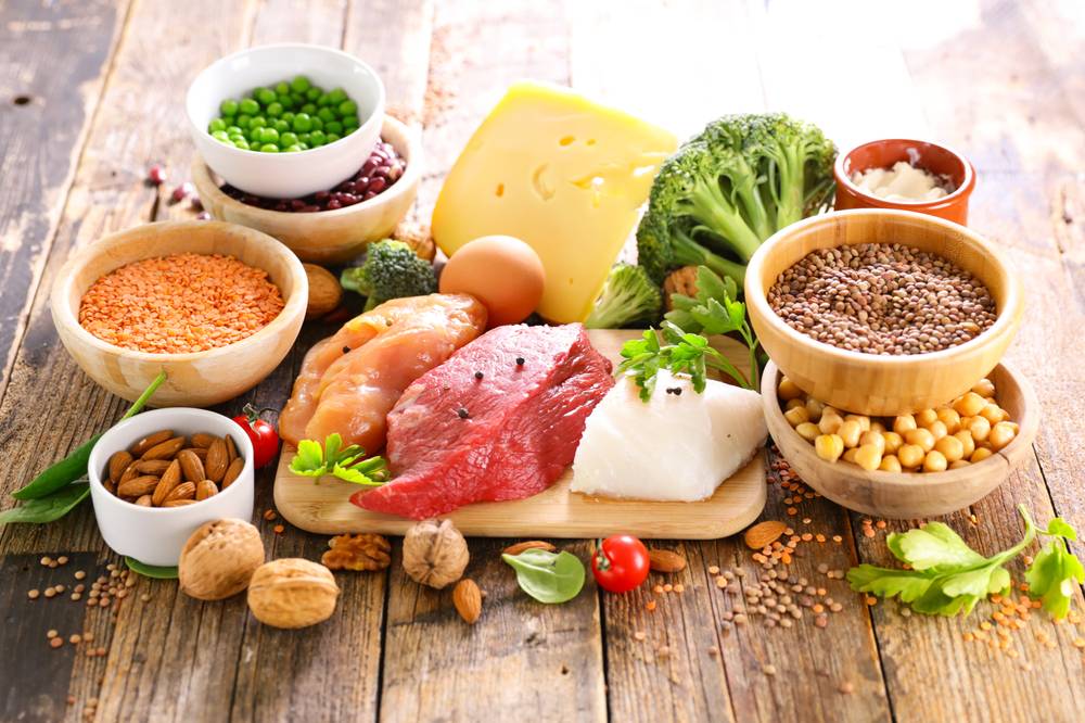 健康低脂蛋白質包括魚肉、雞胸肉、瘦牛肉，鷹嘴豆和杏仁也富含蛋白質。（圖片來源：shutterstock）