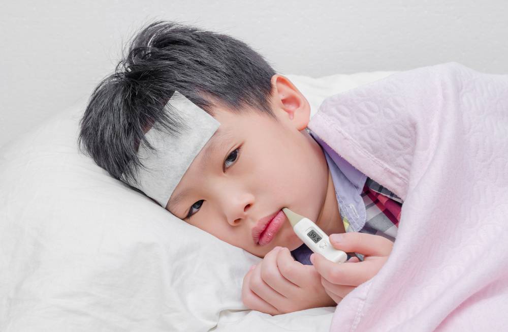 男孩確診心肌炎前發燒（圖片來源：shutterstock）