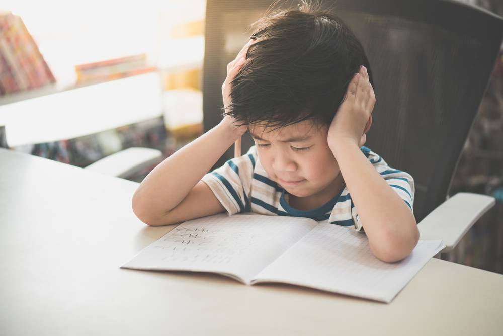 焦慮症 小朋友做功課做好耐，可能小朋友有些障礙，或者是媽媽過於焦慮