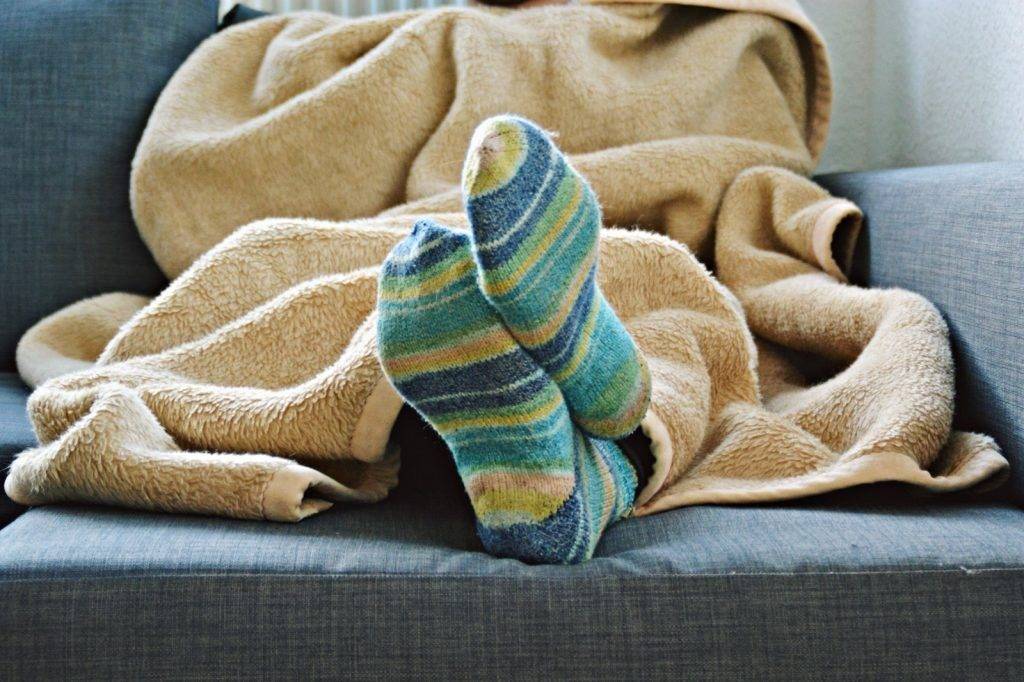 著襪睡覺可加強保暖及促進氣血循環 (圖片來源：新傳媒資料庫)