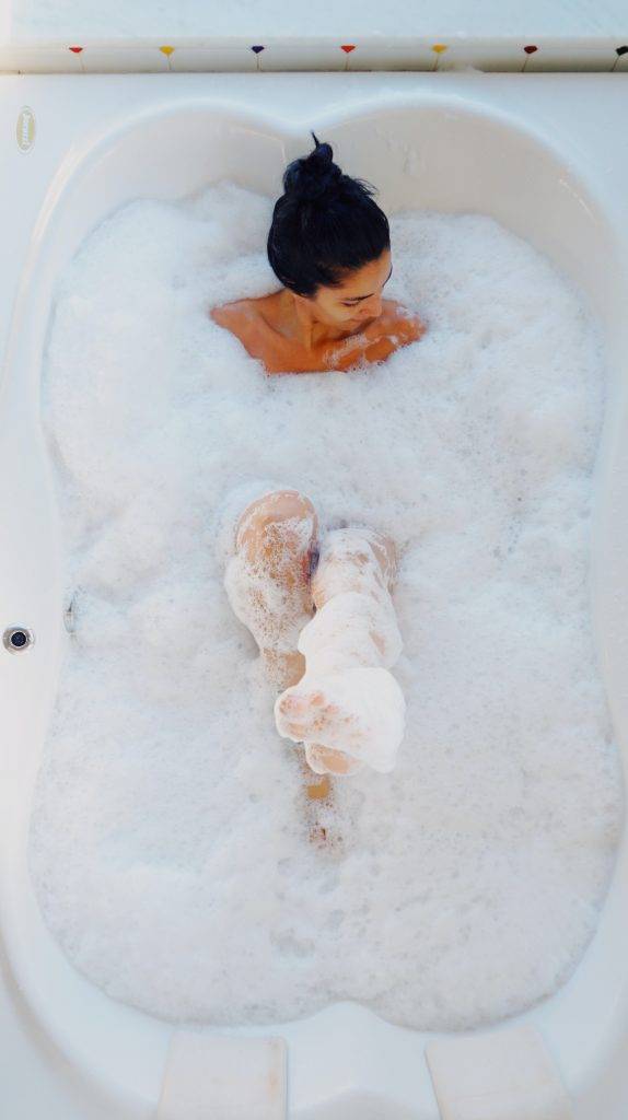 早阪信哉提出的「入浴黃金法則」就是保持水溫40°C、全身入浴、浸泡10分鐘。浸浴一次，其健康作用可維持3天。