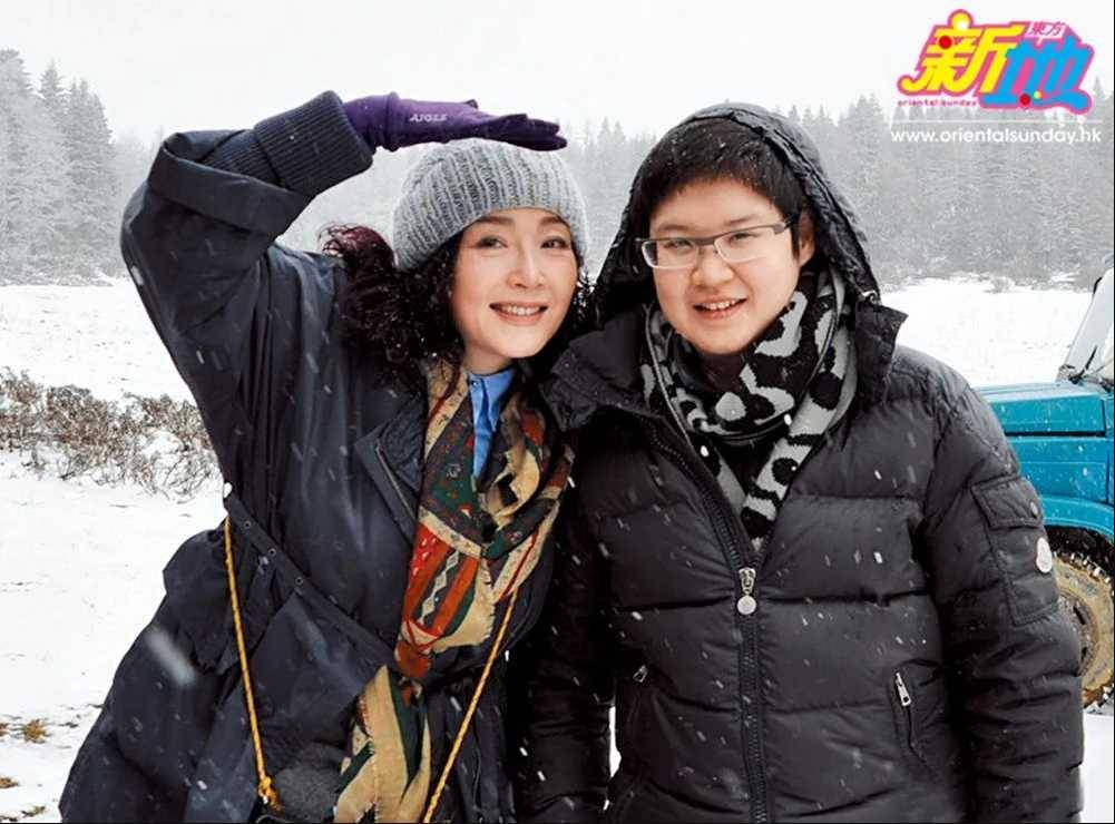 王力宏 2012年恬妞到雲南香格裏拉拍攝電影《高海拔之戀2》，朱宇豐全程陪伴陪母親開工。
