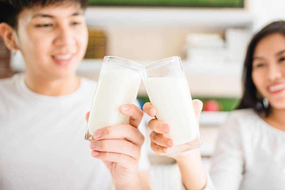 牛奶營養豐盛，是常見的食材過期牛奶