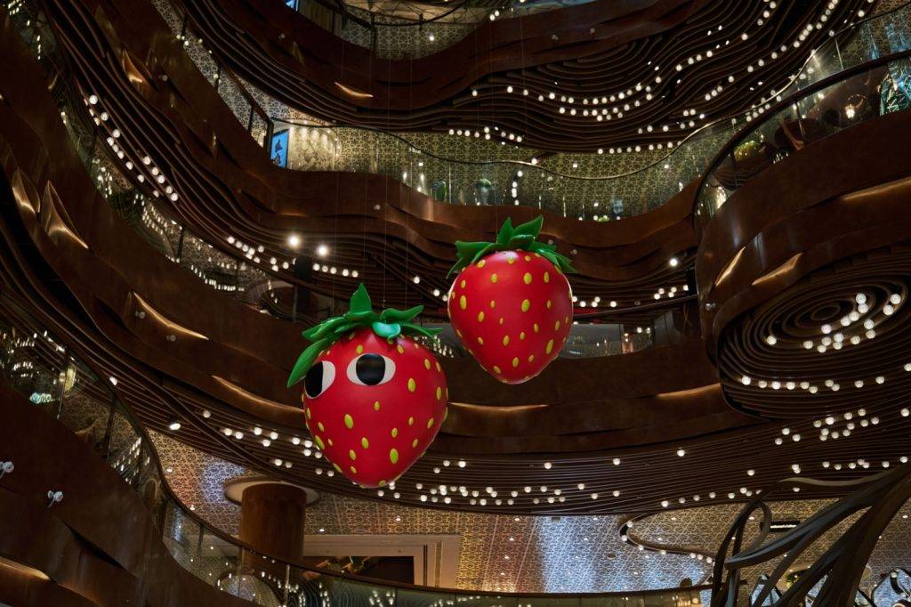 新年好去處2022 韓國藝術家 Stickymonger 創作的巨型草莓藝術裝置